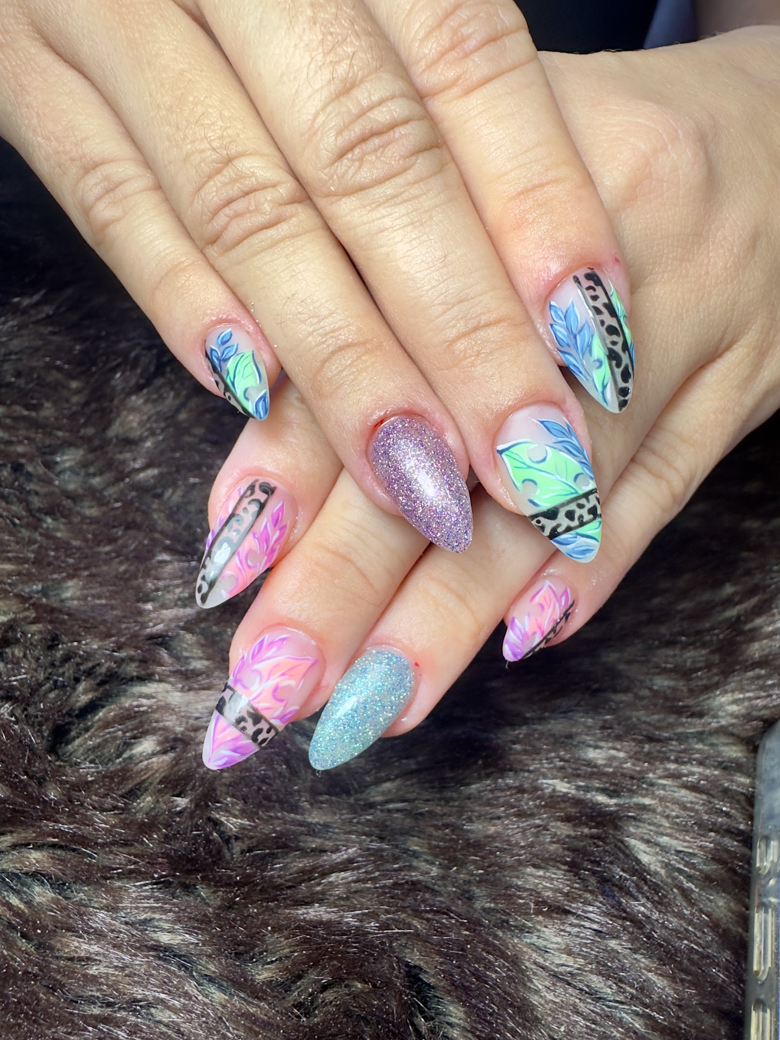 Aura Nails & Spa nail photo 4
